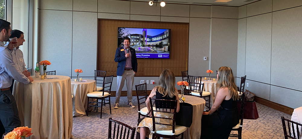 Dean Pullin speaking to a room of alumni in Austin.