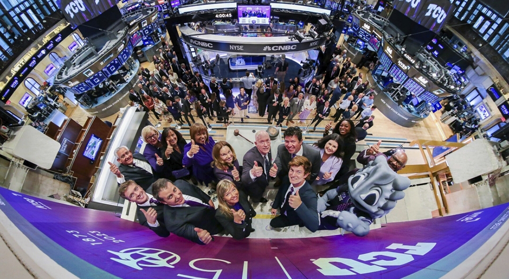 Birds eye view of the stock floor and the Horned Frogs on the balcony to ring the bell.