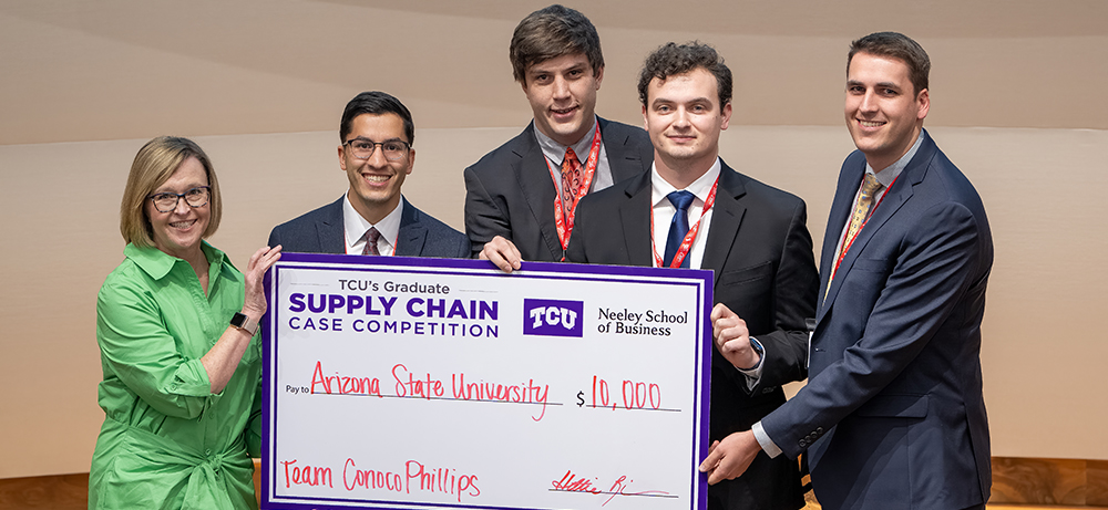 Arizona State team with Hettie Richardson and large check