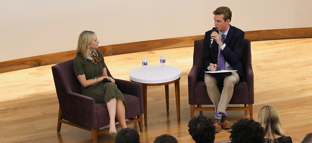 Section Image: Mayor Parker and members of the Management Club with faculty advisor Kim Cook 