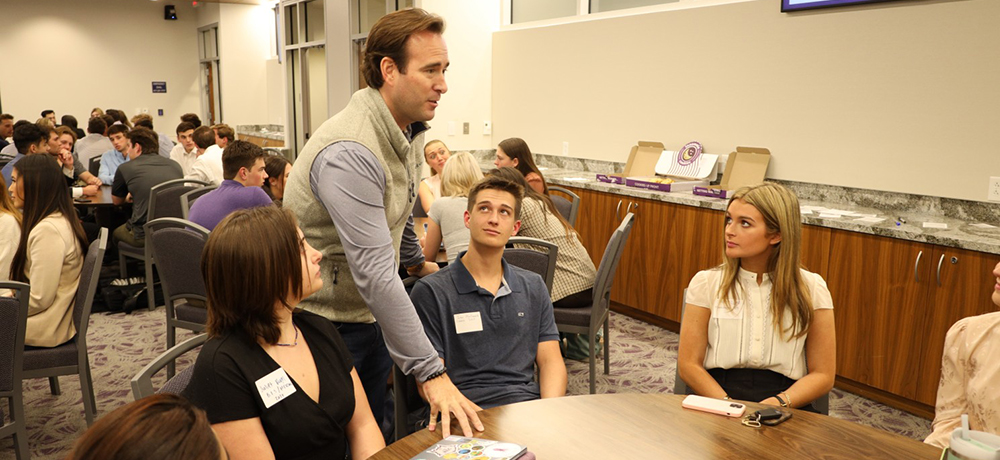 Jonathan Rhoads speaking with Sales Practicum students in the banquet room