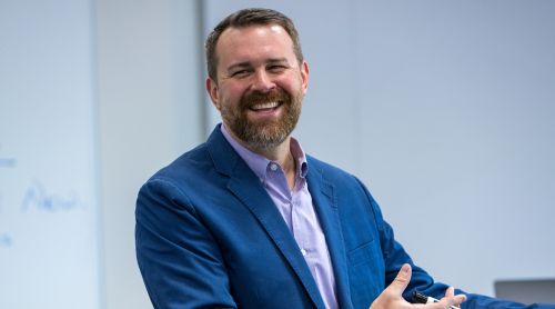 Eric Harris presenting to an ExecEd class 